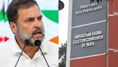 રાહુલ ગાંધી ચૂંટણી પંચને બદનામ કરી રહ્યા હોવાના આરોપમાં ભૂતપૂર્વ અધિકારીઓનો પત્ર