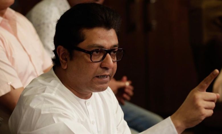 રાજ ઠાકરેએ સાધુ ગ્રામ માટે વૃક્ષો કાપવાનો વિરોધ કર્યો સરકારના ઘટકપક્ષ એનસીપીના નેતા અને વૃક્ષપ્રેમી અભિનેતા સયાજી શિંદે સરકાર વિરોધી વલણ લેવાની ચિમકી ઉચ્ચારી