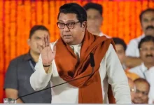 પત્રકાર પરિષદની ક્લિપ શેર કરીને મહારાષ્ટ્ર નવનિર્માણ સેના (મનસે)ના પ્રમુખ રાજ ઠાકરે ચૂંટણી પંચના કમિશનરની ટીકા કરી રહ્યા છે અને સવાલો ઉઠાવી રહ્યા છે.