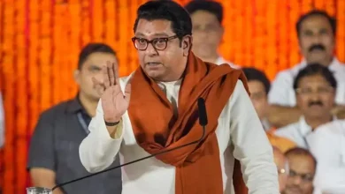 પત્રકાર પરિષદની ક્લિપ શેર કરીને મહારાષ્ટ્ર નવનિર્માણ સેના (મનસે)ના પ્રમુખ રાજ ઠાકરે ચૂંટણી પંચના કમિશનરની ટીકા કરી રહ્યા છે અને સવાલો ઉઠાવી રહ્યા છે.