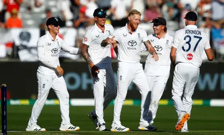 ઍશિઝ ટેસ્ટ સિરીઝના પહેલા જ દિવસે વિક્રમજનક 19 વિકેટ પડ્યા બાદ મેચનો સ્કોરબોર્ડ દર્શાવતી તસવીર.