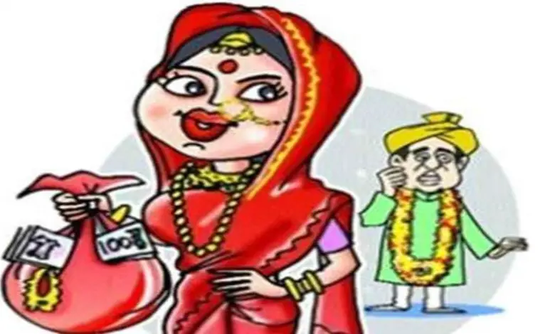 લૂંટેરી દુલ્હન ગેંગના સભ્યો, જેમાં એક યુવતી અને કેટલાક પુરુષો લગ્નના નામે છેતરપિંડી કરતા હોય તેવું દ્રશ્ય. પૈસા અને દાગીના સાથે યુવાનને ફસાવવાની ઘટના દર્શાવતી તસવીર.