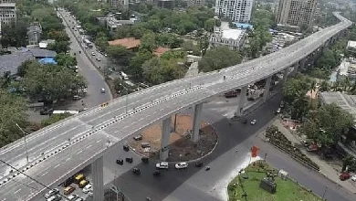 મુંબઈ: મુંબઈની ધોરી નસ કહેવાતા ઈસ્ટર્ન અને વેસ્ટર્ન એક્સપ્રેસ હાઈવે પર મહારાષ્ટ્ર સ્ટેટ રોડ ડેવલપમેન્ટ કોર્પોરેશન દ્વારા બાંધવામાં આવેલા મહત્ત્વના બ્રિજના સમારકામ કરવાનો મુંબઈ મહાનગરપાલિકાએ નિર્ણય લીધો છે. તે માટે લગભગ ૧૩૬ કરોડ રૂપિયાનો ખર્ચ કરવામાં આવવાનો છે.