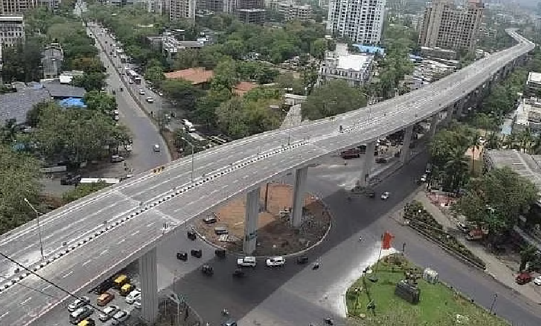 મુંબઈ: મુંબઈની ધોરી નસ કહેવાતા ઈસ્ટર્ન અને વેસ્ટર્ન એક્સપ્રેસ હાઈવે પર મહારાષ્ટ્ર સ્ટેટ રોડ ડેવલપમેન્ટ કોર્પોરેશન દ્વારા બાંધવામાં આવેલા મહત્ત્વના બ્રિજના સમારકામ કરવાનો મુંબઈ મહાનગરપાલિકાએ નિર્ણય લીધો છે. તે માટે લગભગ ૧૩૬ કરોડ રૂપિયાનો ખર્ચ કરવામાં આવવાનો છે.