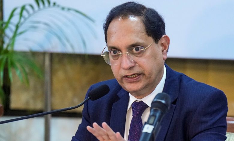 સેબીના ચેરમેને રોકાણકારોને ચેતવ્યા, કહ્યું માહિતી વિના રોકાણ કરવું જોખમી