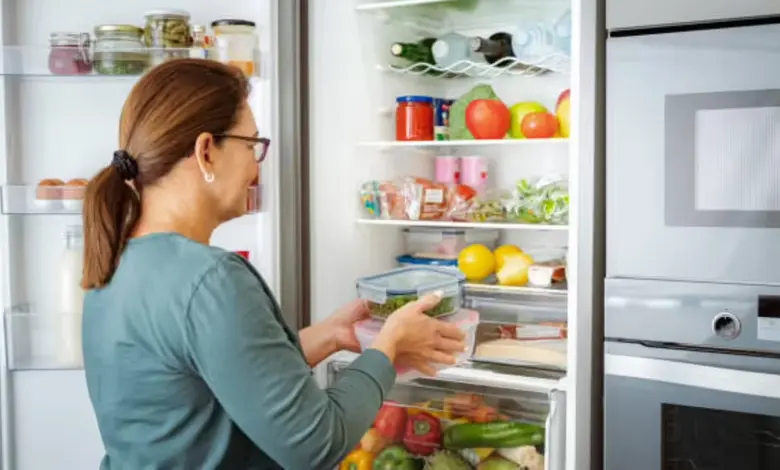 ફ્રિજમાં ન રાખવા જોઈએ તેવા ખાદ્ય પદાર્થો: બ્રેડ, બટાકા, કાંદા, મધ, લસણ અને ટામેટાં