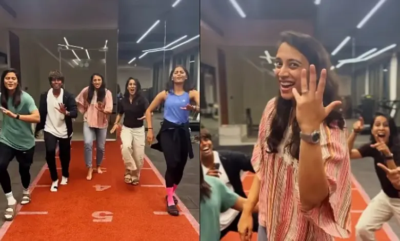 સ્મૃતિ મંધાના, જેમિમા રૉડ્રિગ્સ અને અન્ય ભારતીય મહિલા ક્રિકેટરો પ્રી-વેડિંગ ડાન્સ ઇવેન્ટમાં ખુશીથી નાચી રહ્યાં છે.