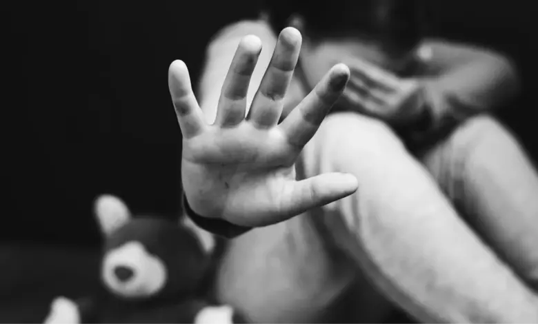 બે વર્ષના બાળક સાથે ક્રૂરતા કરનાર આરોપી સાવકા પિતાની અંજાર પોલીસ દ્વારા ધરપકડ.