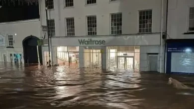 યુકેમાં ક્લાઉડિયા વાવાઝોડાના કારણે મોનમાઉથમાં વ્યાપક પૂર આવ્યું છે. આ વાવાઝોડું ભારે વરસાદ અને પૂરનું કારણ બન્યું છે, જેના કારણે કટોકટી સેવાઓએ રાહત અને બચાવ કાર્યો શરૂ કર્યા