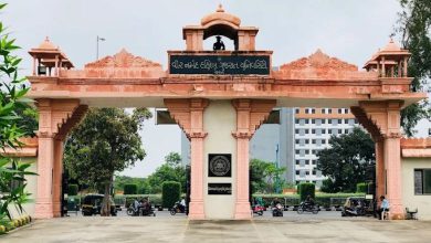 સુરતમાં 'ChatGPT' કૌભાંડ: સ્માર્ટવોચ દ્વારા AI નો ઉપયોગ કરીને વિદ્યાર્થીઓ ચોરી કરતાં પકડાયા!