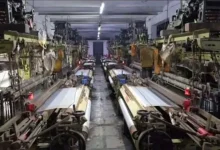 સુરત કાપડ ઉદ્યોગમાં કામદારોની અછતને કારણે ડાઇંગ અને પ્રિન્ટિંગ યુનિટ્સમાં 50% ક્ષમતાએ કામકાજ દર્શાવતો ફોટો.