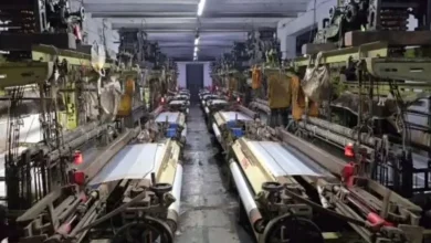 સુરત કાપડ ઉદ્યોગમાં કામદારોની અછતને કારણે ડાઇંગ અને પ્રિન્ટિંગ યુનિટ્સમાં 50% ક્ષમતાએ કામકાજ દર્શાવતો ફોટો.