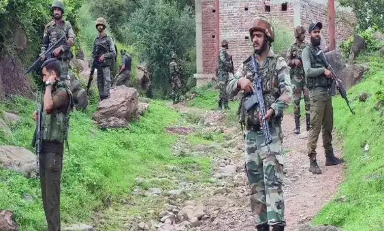 જમ્મુ-કશ્મીરના કેરન સેક્ટરમાં આતંકવાદીઓ ચારેય તરફથી ઘેરાયા, સુરક્ષા દળોનું મોટું ઓપરેશન શરૂ