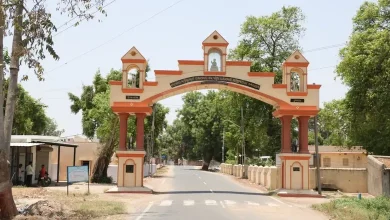 બનાસકાંઠાના દાંતીવાડા તાલુકામાં આવેલા ગોઢ ગામે ઠાકોર સમાજના આગેવાનો દ્વારા મહત્વના નિર્ણયો લેવામાં આવ્યાં છે. ઠાકોર સમાજની આ બેઠકમાં ગામના વડીલો,