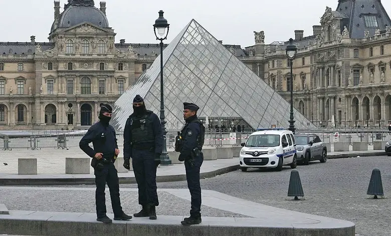 સામાન્ય રીતે સોશિયલ મીડિયા પ્લેટફોર્મનો ઉપયોગ કરતા લોકોને સ્ટ્રોંગ પાસવર્ડ રાખવાની ભલામણ કરવામાં આવે છે. આ સિવાય ડેબિટ કાર્ડ અને ક્રેડિટ કાર્ડ તથા નેટ બેંકિગ જેવા એકાઉન્ટના