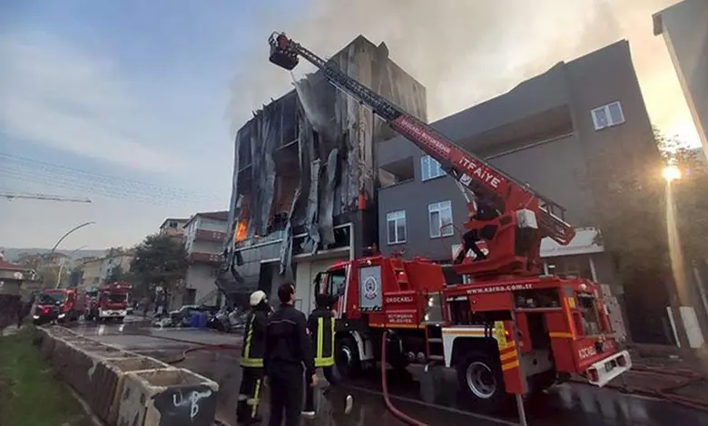 તુર્કીયેના કોકેલી પ્રાંતમાં પરફ્યૂમ ડેપોમાં લાગેલી ભયાનક આગ, ૬ લોકોના મૃત્યુ