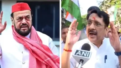 ભાજપના કાર્યકરો મુંબઈમાં સમાજવાદી પાર્ટીના નેતા અબુ આઝમીના નિવાસસ્થાન બહાર વંદે માતરમનું પઠન કરીને વિરોધ કરી રહ્યા છે.