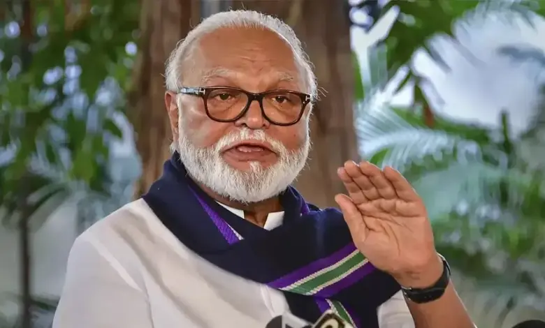 યેવલાની સ્થાનિક સંસ્થા ચૂંટણીમાં શિંદે સેના અને શરદ પવારની એનસીપી (એસપી)ના નેતાઓ હાથ મિલાવતા, મહાયુતિના સભ્યો સામે ગઠબંધન બનાવતા.