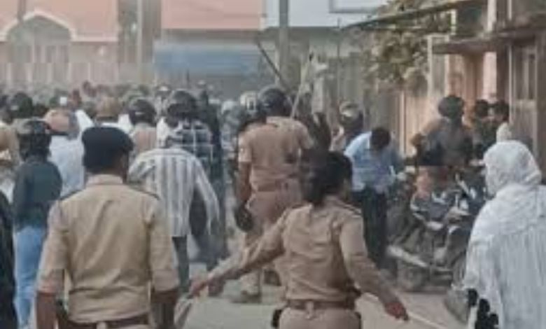 Stones pelted at police during mega demolition in Gir Somnath, 2 policemen injured