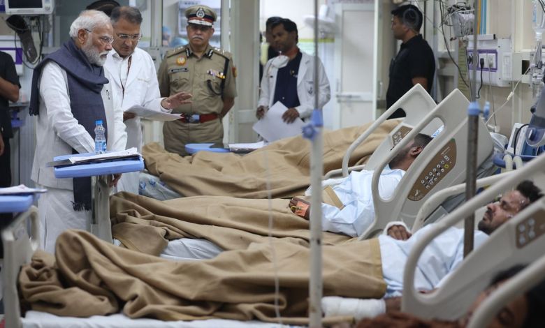 After returning from Nepal, PM Modi meets Delhi bomb blast victims; see pictures