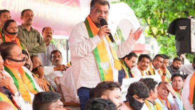 Maharashtra BJP leaders and workers stage silent protest in Mumbai against MVA allegations