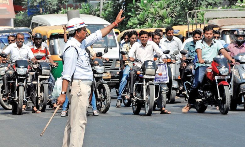 અમદાવાદમાં ટ્રાફિક જામની આ છે હકીકત, 2100થી વધુ કર્મીઓની ઘટ