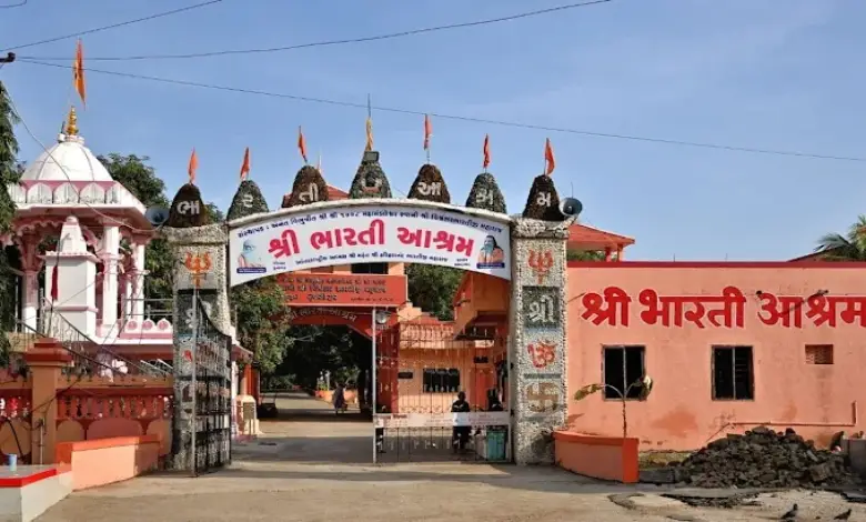 Bharati Ashram Laghumahant said on the phone, 'Take me, there was a mistake' and gave the location, but disappeared from there too!