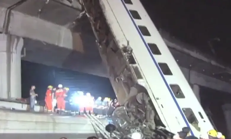 ચીનના કુનમિંગમાં ટ્રેન દુર્ઘટના, ૧૧ રેલવે કર્મચારીઓના મોત, માલગાડીની ટક્કર