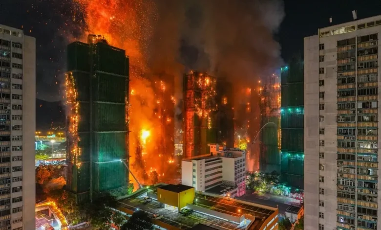 હોંગકોંગના તાઈ પો માં વાંગ ફૂક કોર્ટની ૭ રહેણાંક ઇમારતોમાં લાગેલી ભીષણ આગ