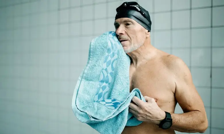 પુરુષોમાં વધતું બ્રેસ્ટ કેન્સરનું જોખમ, ગાંઠ અને ત્વચાના ફેરફાર જેવા લક્ષણોની માહિતી દર્શાવતી તસવીર.