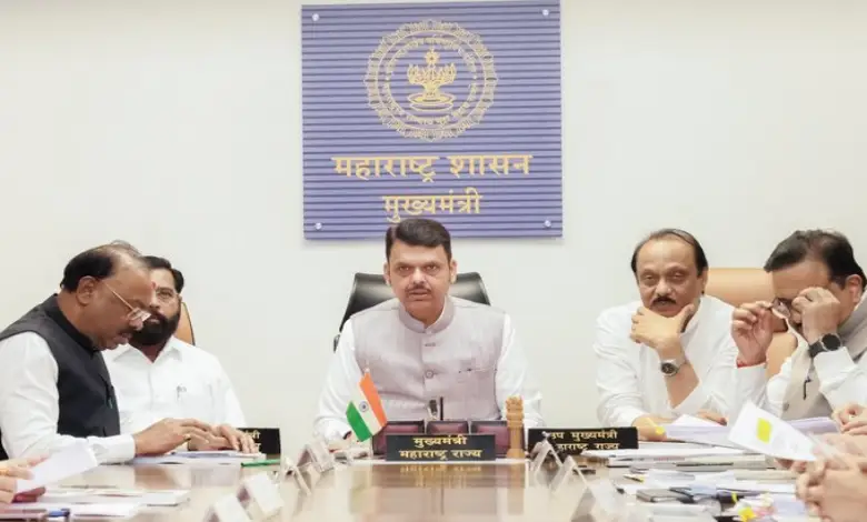 Devendra Fadnavis chairing Maharashtra cabinet meeting on land use policy