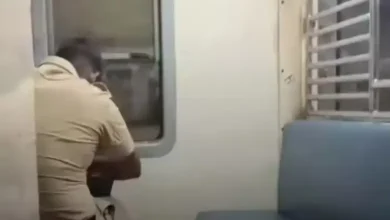 Mumbai Local: Police did this to protect a woman traveling alone in a train at night, know the whole story
