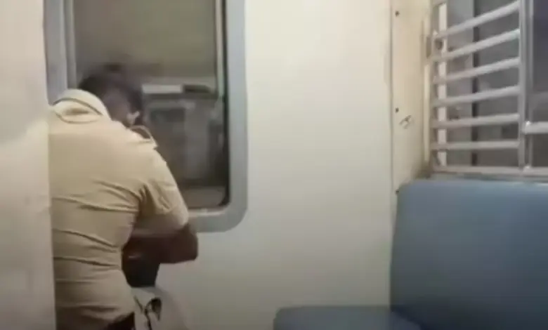 Mumbai Local: Police did this to protect a woman traveling alone in a train at night, know the whole story