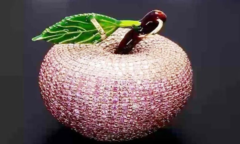 હેં, 10 કરોડ રૂપિયાનું એક સફરજન? મોંઘી કિંમતનું કારણ જાણીને ચોંકી ઉઠશો...