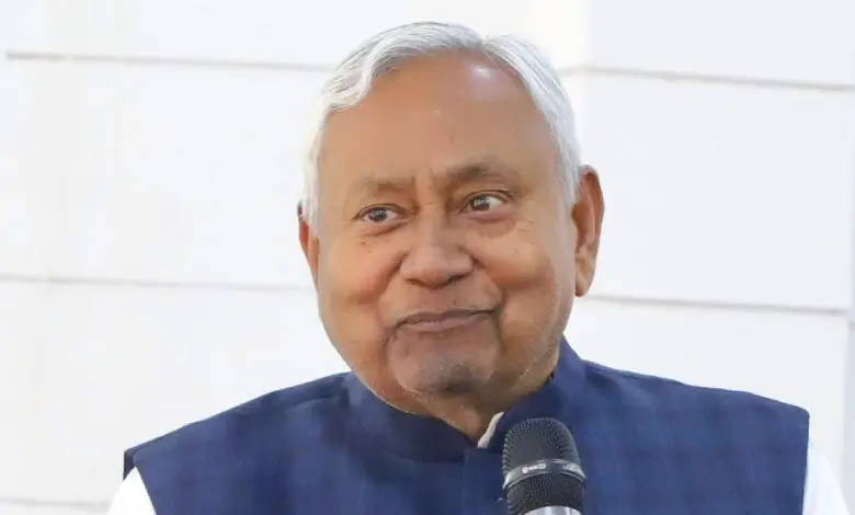 Bihar Nitish Kumar elected as leader of NDA legislature party take oath as CM for 10th time