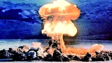 ડોનલ્ડ ટ્રમ્પ પરમાણુ હથિયારોનું પરીક્ષણ શરૂ કરવાના આદેશની જાહેરાત કરી રહ્યા છે.
