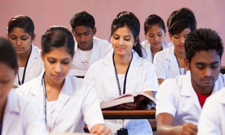 ગુજરાતમાં વિદ્યાર્થીઓનો પેરામેડિકલમાંથી રસ થયો ઓછો, પાંચ રાઉન્ડ બાદ 31,800 સીટ ખાલી