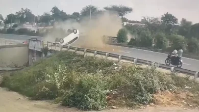 પાલનપુર-ડીસા હાઈવે પર ભયાનક અકસ્માત: ડિવાઈડર સાથે કાર ટકરાઈને ફંગોળાઈ, ડ્રાઈવરનો ચમત્કારિક બચાવ