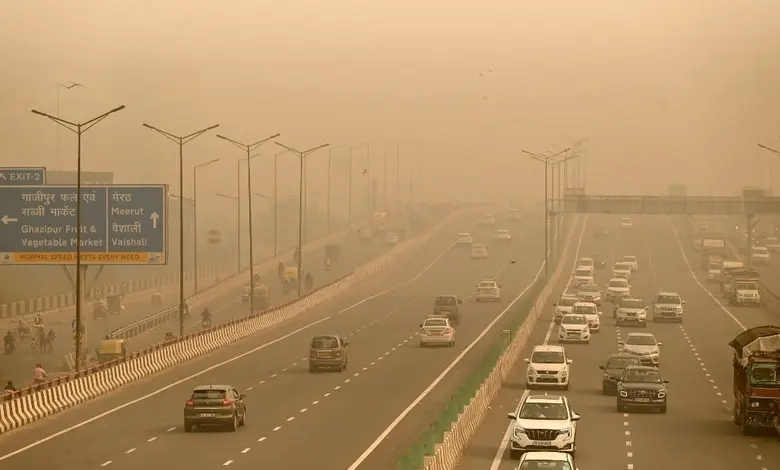 ગાંધીનગરમાં મુખ્યમંત્રીની અધ્યક્ષતામાં યોજાયેલી બેઠક પછી ગુજરાતમાં વાયુ પ્રદૂષણ રોકવા માટે બાંધકામ સાઇટ્સ પર દંડ વસૂલાતની સરકારી કાર્યવાહી.