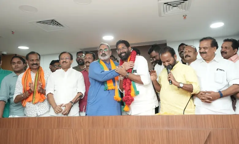 કેરળ સ્થાનિક સ્વરાજ્યની ચૂંટણીમાં તિરુવનંતપુરમમાં BJP-NDAની જીત બાદ હર્ષ વ્યક્ત કરતા ભાજપના કાર્યકરો અને સમર્થકો