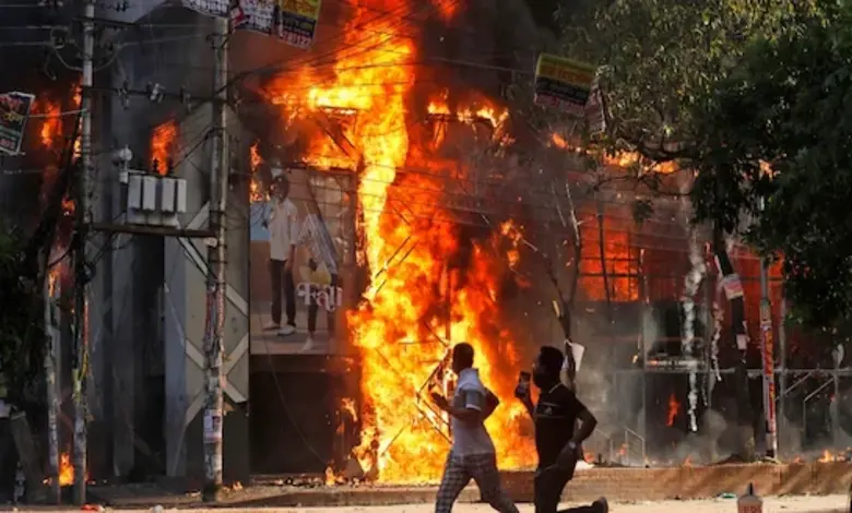 બાંગ્લાદેશમાં હિંદુઓ પર વધતા હુમલા, ચટગાંવમાં કટ્ટરપંથીઓએ હિંદુઓના ઘરમાં આગ લગાડી