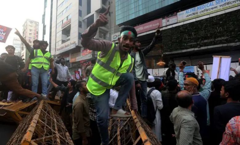 બાંગ્લાદેશમાં ફરી એક વાર હિંસા ભડકી, ભારતીય રાજદ્વારીઓ પર પણ હુમલો