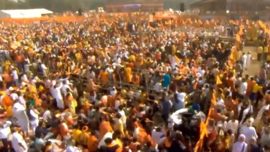 કોલકાતાના બ્રિગેડ ગ્રાઉન્ડ ખાતે થયેલા ભગવદ્ ગીતા પઠન કાર્યક્રમમાં લાખો ભક્તોની વિશાળ ભીડનું દૃશ્ય.