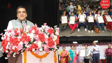 અમદાવાદમાં હર્ષ સંઘવીના હસ્તે નાગરિકતા પ્રમાણપત્ર મેળવતા લાભાર્થીઓ