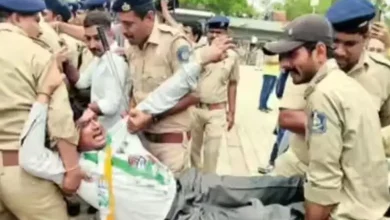 અમદાવાદમાં કોંગ્રેસ નેતા અમિત ચાવડાની પોલીસ દ્વારા અટકાયત અને પદયાત્રાના દ્રશ્યો.