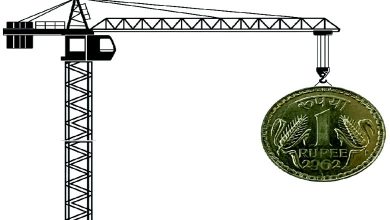 ભારતીય રૂપિયો અને અમેરિકન ડૉલરના પ્રતીકો સાથે આંતરરાષ્ટ્રીય વેપાર અને અર્થતંત્રને દર્શાવતું ચિત્ર.