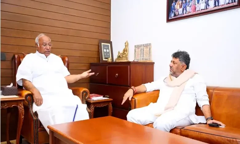 કર્ણાટકમાં CM બદલાશે? શિવકુમાર અને ખડગેની મુલાકાતથી રાજકીય ગરમાવો