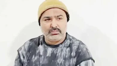 નકલી આઈપીએસ ઓફિસર વિવેક ઉર્ફે વિક્કીની ધરપકડ અને પોલીસ તપાસની તસવીર.