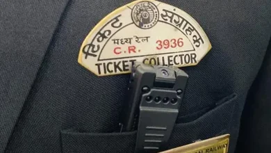 રેલવે પોલીસ દ્વારા ધરપકડ કરાયેલ નકલી TC અથવા રેલવે ટિકિટ ચેકિંગની પ્રતિકાત્મક તસવીર.