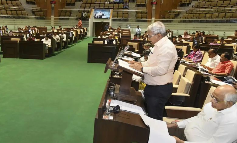 ગુજરાત સરકારને પેટ્રોલ-ડીઝલના વેચાણ પર ટેક્સમાંથી થઈ અબજોની કમાણી, આંકડો જોઈને ચોંકી જશો